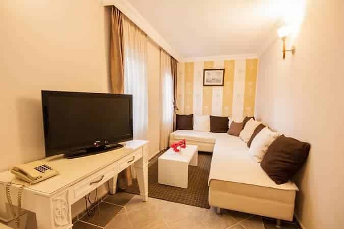 Moonshine Hotel Suites